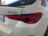 リアランプ 立体的な造形としてBMWらしい個性的なリアビューを明確化しました。