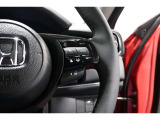 Hondaセンシングの機能のひとつ、アダプティブクルーズコントロール付!アクセルから足を離しても設定したスピードと前車との車間を保ち走行してくれます!車線維持もアシスト☆高速道路で疲労軽減ですね☆