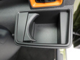 カップホルダーは運転席や助手席からちょうど手の届く位置です!!