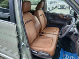 中古車を購入する場合、「車両本体価格」に加えて、税金や手数料などの「諸費用」を支払う必要があります。「法定費用:自動車税や自賠責保険等の国や自治体に払うことが法律上義務付けられている費用」「販売店手数