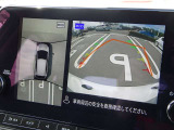 【アラウンドビューモニター&バックモニター】クルマを真上から見下ろしているかのような映像が表示され、周囲の状況がひと目で把握できるので、安心してスマートに駐車できます。駐車が苦手な方にオススメです!