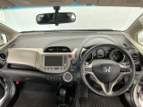 【前方視界】開放的な前方視界!運転がしやすく疲れにくいです♪窓が大きく、見通しがとっても良いおクルマですよ♪