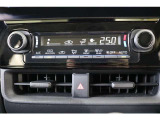 エアコンは直感的に操作できるシンプルデザインです。抑制効果の発揮スピードが速いナノイーXを搭載しています。肌や髪に優しいナノイーがエアコン吹出口から放出され、室内を爽やかな空気環境にしてくれます。
