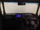 【前方視界】開放的な前方視界!運転がしやすく疲れにくいです♪窓が大きく、見通しがとっても良いおクルマですよ♪