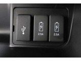 スマートフォンなどの音楽再生が可能なUSB接続ジャック装備車両です♪♪♪