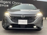 LEDヘッドライトです。ロービームにシャープな白光色のLEDランプを採用しました。