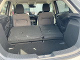 リアシートを倒せば、広い荷室を確保できます。