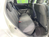 コンパクトカーですが、セカンドシートは十分な広さがあり快適にお乗りいただけます♪シートを倒して大きな荷物を積んだりと、用途の幅が広い1台です。