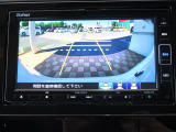 ギヤをRに入れるとナビの画面に後ろの映像が映るリヤカメラ付!後退時の安全確認やコンディションの悪い視界でもカラーバックモニターがドライバーをサポート☆☆☆