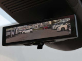 車両後方を映し出します・スマートルームミラー装備です。