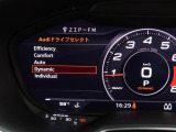 アウディドライブセレクト  ボタン操作ひとつでパワーステアリングのアシスト量、エンジン、ギアチェンジ特性など走行特性を選べます