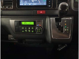 スマートキー付きです。スマートキーとは鍵を車に差し込まなくても、ドアノブを触ったりするだけで、ドアロックを解錠できます。これが凄く便利なんですよ。