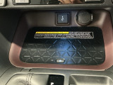 スマホを置くだけで充電できるワイヤレス充電器!ケーブルの抜き差しが不要なのでとても便利です♪