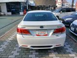 全てのクルマに車両検査証がついています。中古車オークション業界で確立された公正な基準を採用しています。トヨタ自動車によって、修復歴や状態を正しく判断できると認定された車両検査員が、1台1台検査し点数と
