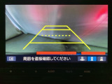 バックでの車庫入れも安心です! リアカメラが付いているバックモニター付のナビを装備しております。操作線もついており距離感も画面から確認できます。