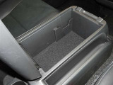便利な収納ポケット、小物入れを各所に配置しています。