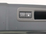 電動で開閉するパワーバックドア装備しています