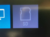 音楽SDカード入ります。