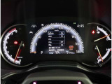 とっても見やすいメーターです。夜間時はラグジュアリーな気分にさせてくれる照明が魅力ですので、夜のドライブも楽しみになりますよ♪