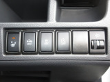 VST(車両挙動安定化制御システム)とは、従来の車輪のロックを防ぐABS、車輪の空転を抑制するTCSに加え、クルマの横滑り、曲がるを制御し、走る・曲がる・止まるの全領域で安定性を確保するシステムです。