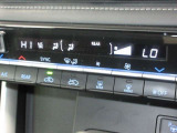 左右独立温度コントロールフルオートエアコンです。運転席、助手席それぞれで独立して温度設定ができます。冷え性の方が乗っても安心ですね♪