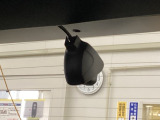 後方にもドライブレコーダーのカメラが付いています。前後両方でお車の周りを監視・記録いたします。