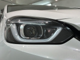 LEDヘッドライトは、点灯の瞬間から最大光量を発揮し、突然暗くなるトンネルなどでの安定感を高めます。