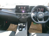 操作しやすい運転席廻り!操作パネルも使いやすい!!ドライブが楽しくなります!