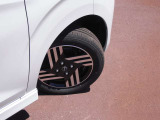 155/65R14タイヤ+専用アルミホイールです。スタッドレスタイヤや各種オプションのご注文も承っております(^^)!