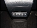 夜間走行でも安心のLEDへッッドライト搭載車です。とても明るく白い光で照らします。この装備も人気のアイテムですね