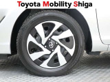 シンプルなデザインの純正ホイールキャップです。落ち着いたデザインですので車体と一体感があります。