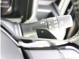 『1台』のお車に対して、3名体制で日々議論を重ね仕入れを行っております。