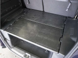 ◆荷室用ユーティリティーボード◆荷室を上下に分割して有効活用!反転させれば濡れたアイテムを載せられるワイパブル仕様に。