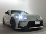 高輝度で点灯速度が速く、しかも消費電力の少ないLEDヘッドライトが装備されています!LEDの明るい光が走行中の視界の確保をサポートして、夜のドライブがより楽しく安全に運転できます♪