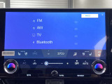 ブルートゥースに接続することにより、スマホに入ったお気に入りの音楽を車内で楽しむことができます♪あると本当に便利な機能になっています!