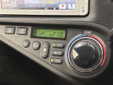 オートエアコンは温度を設定するだけで、自動で風量などを設定してくれます。運転しながら操作も必要ないので、安全性も向上します。