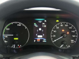 とっても見やすいメーターです。夜間時はラグジュアリーな気分にさせてくれる照明が魅力ですので、夜のドライブも楽しみになりますよ♪