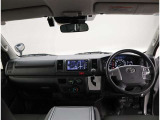 オシャレなインテリアで運転する気分も盛り上がりますよね^^