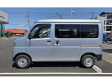お車は展示前にルームクリーニングと除菌を実施!展示中もシート、ハンドル、シフトにはビニールと足元にはマットを敷いて展示してあります!