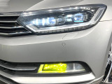 ●LEDヘッドライト:夜間走行時も良好な視界を確保し安心して運転できる高輝度LEDヘッドライトを装備!点灯速度が早く、消費電力も抑えられています。