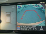 ☆全周囲カメラが駐車をアシスト☆4つの高解像度カメラで車の周囲を撮影!見えにくい死角の駐停車も驚く程に楽々です。バックカメラは、車庫入れの時は勿論、後方の安全確認もできて安心です♪