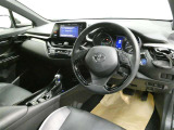 ご覧の車両以外にも多数のU-Carを展示販売しております。