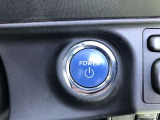 エンジンスタートスイッチです。キーが車内にあれば、エンジンの始動や停止はスイッチを押すだけ!キーを取り出す手間を省き、ワンプッシュで操作できるので簡単でスムーズです。