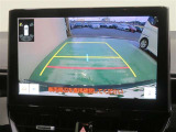 車両後方の映像を映すバックモニター。進路を確認しながら安全に車庫入れできます。