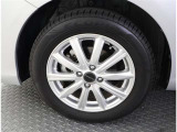 かっこいいホイールですね。 車のイメージを大きく左右するホイール部分はコダワリを持ちたいですね。