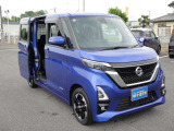 ★両側パワースライドドア★狭い駐車場や壁際などでの乗降りに便利です!操作はワイヤレスリモコン、室内のコントロールスイッチ、ドアハンドルで行えます!挟み込み防止機能付で安心!