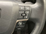 前方の車との車間を設定し、スピードを上げたり緩めたりを自動で行ってくれる追尾式の「レーダークルーズ」。上級装備の一つです!高級車にしかつかない嬉しい機能です。