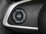 ステアリングスイッチ装備!運転しながら手元でオーディオの操作などができます。