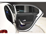 【メモリー付きパワーシート】3名までのシートポジションを記憶できるパワーシート!運転席のみ、ドアミラー・ステアリング位置も記憶可能です。高速道路などでの、運転交代時などに便利な機能です☆