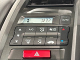オートエアコンがついていますので、簡単操作で快適に過ごせます。希望の温度に自動調整してくれるのが便利です。